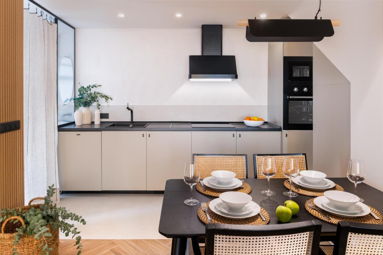 Magno Apartments Robles With Jacuzzi And Private Parking 세비야 외부 사진