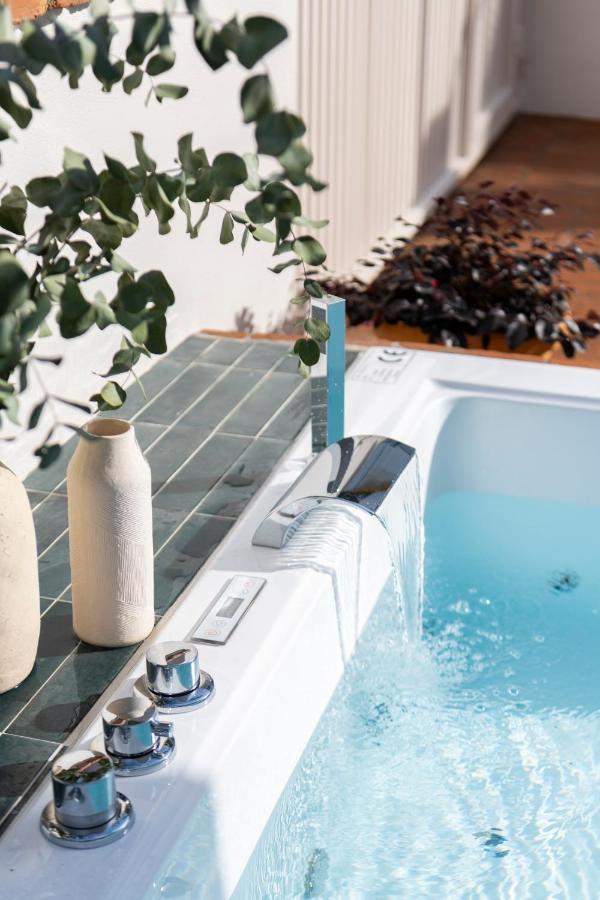 Magno Apartments Robles With Jacuzzi And Private Parking 세비야 외부 사진